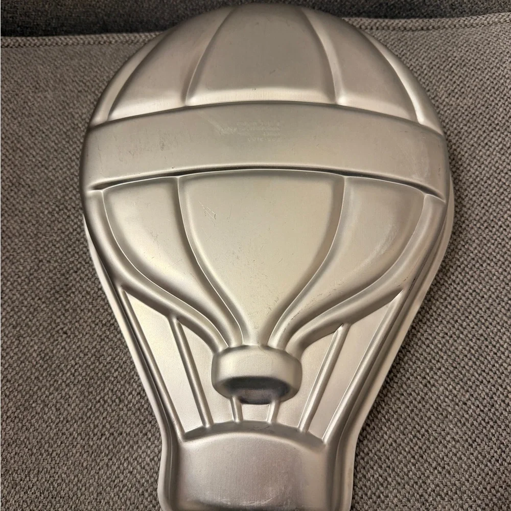 Wilton 1982 Silver “Up and Away” Cake Pan